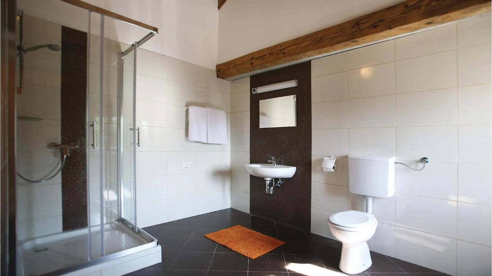 Amazing Home In Juricev Kal With Wifi Tatil Evi