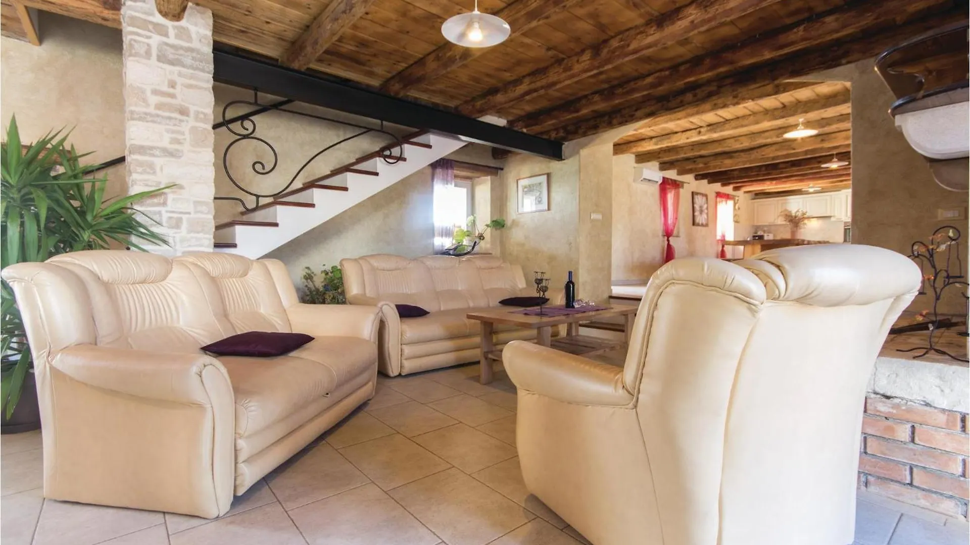 Amazing Home In Juricev Kal With Wifi Tatil Evi